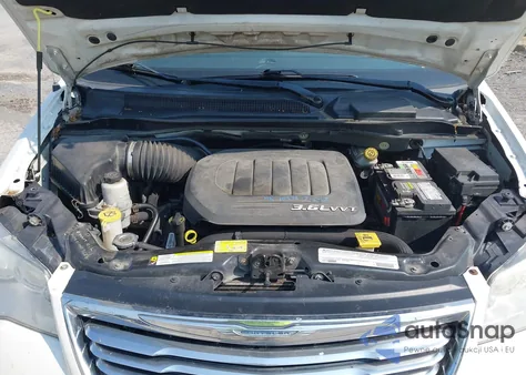 2012 Chrysler Town & Country Touring из США, поврежденный, VIN 2C4RC1BG5CR320553